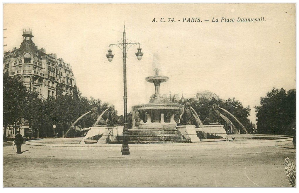 PARIS 12. La Place Daumesnil