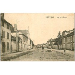 10 DIENVILLE. Voiture ancienne dépapotable Rue de Brienne