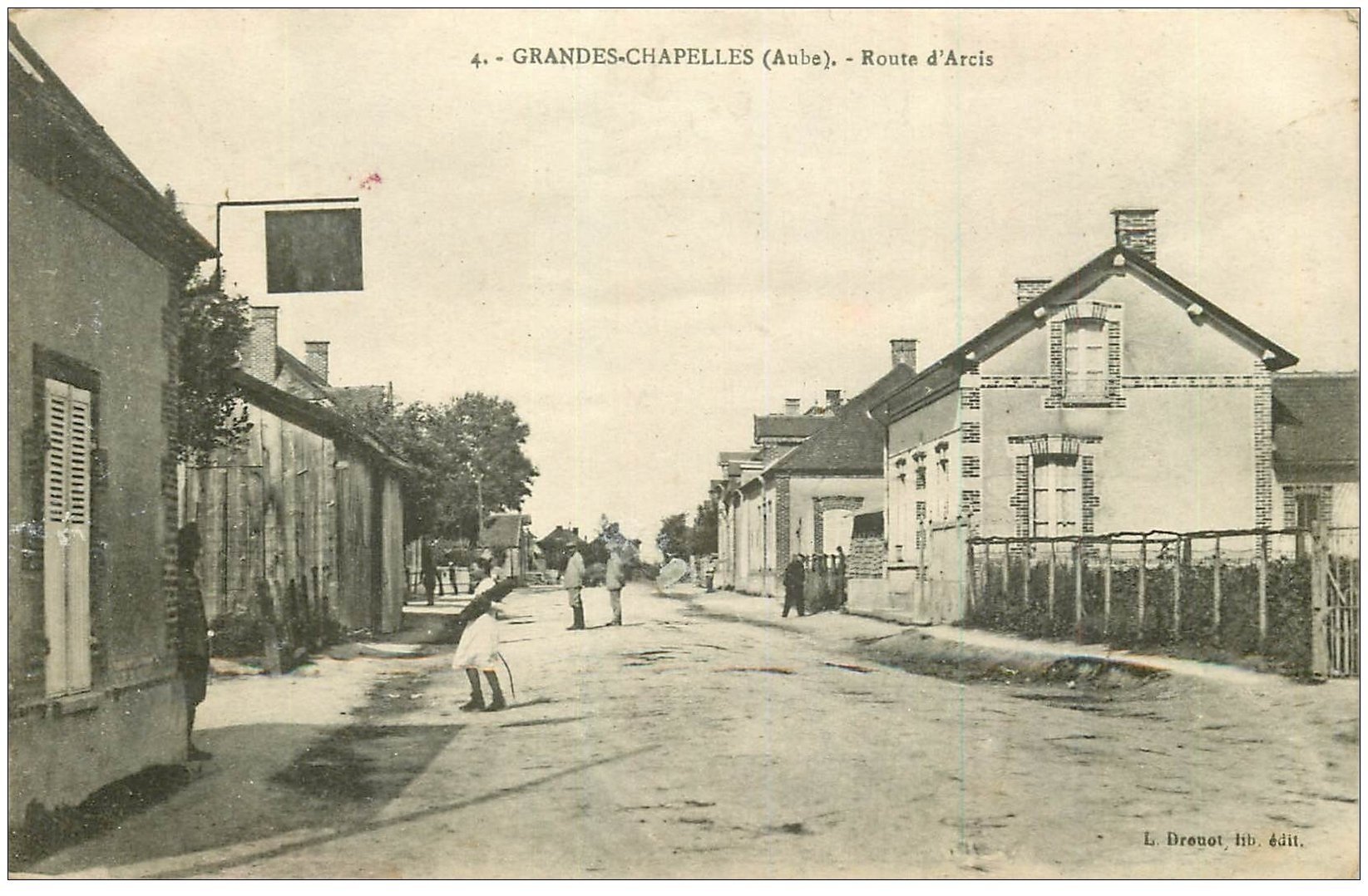10 GRANDES-CHAPELLES. Route d'Arcis 1918