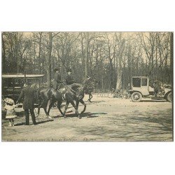 PARIS 16. Avenue du Bois de Boulogne Cavaliers et Taxi 1913
