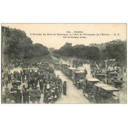 PARIS 16. Avenue du Bois de Boulogne nombreux Taxis