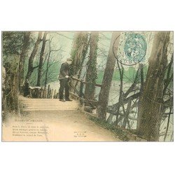 carte postale ancienne PARIS 16. Bois de Boulogne. Pêcheur sur petit Pont Plaisirs du Dimanche 1906