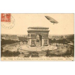 carte postale ancienne PARIS 17. Arc de Triomphe de l'Etoile le Dirigeable République