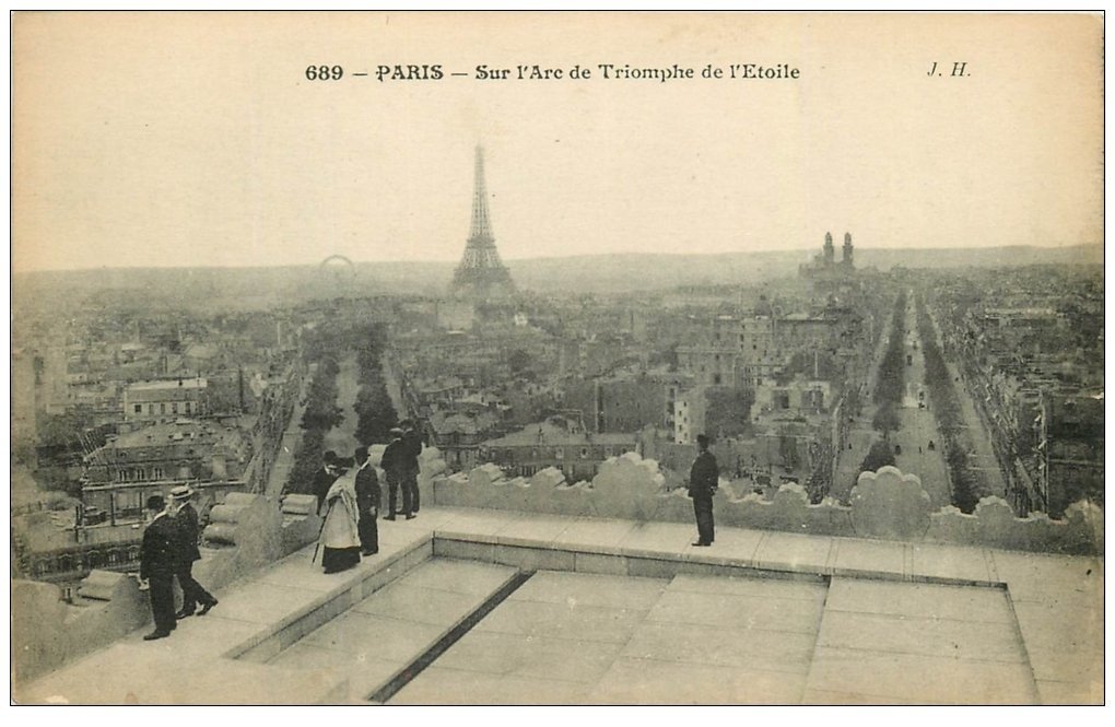carte postale ancienne PARIS 17. Sur l'Arc de Triomphe de l'Etoile