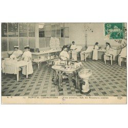 carte postale ancienne PARIS 18. Hôpital Lariboisière. Salle des Pansements 1911