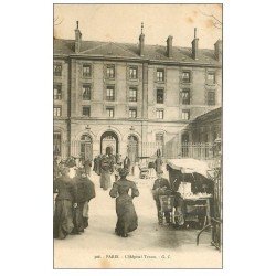 carte postale ancienne PARIS 20. Hôpitaux Hôpital Tenon rue de la Chine. L'Entrée et vendeur ambulants