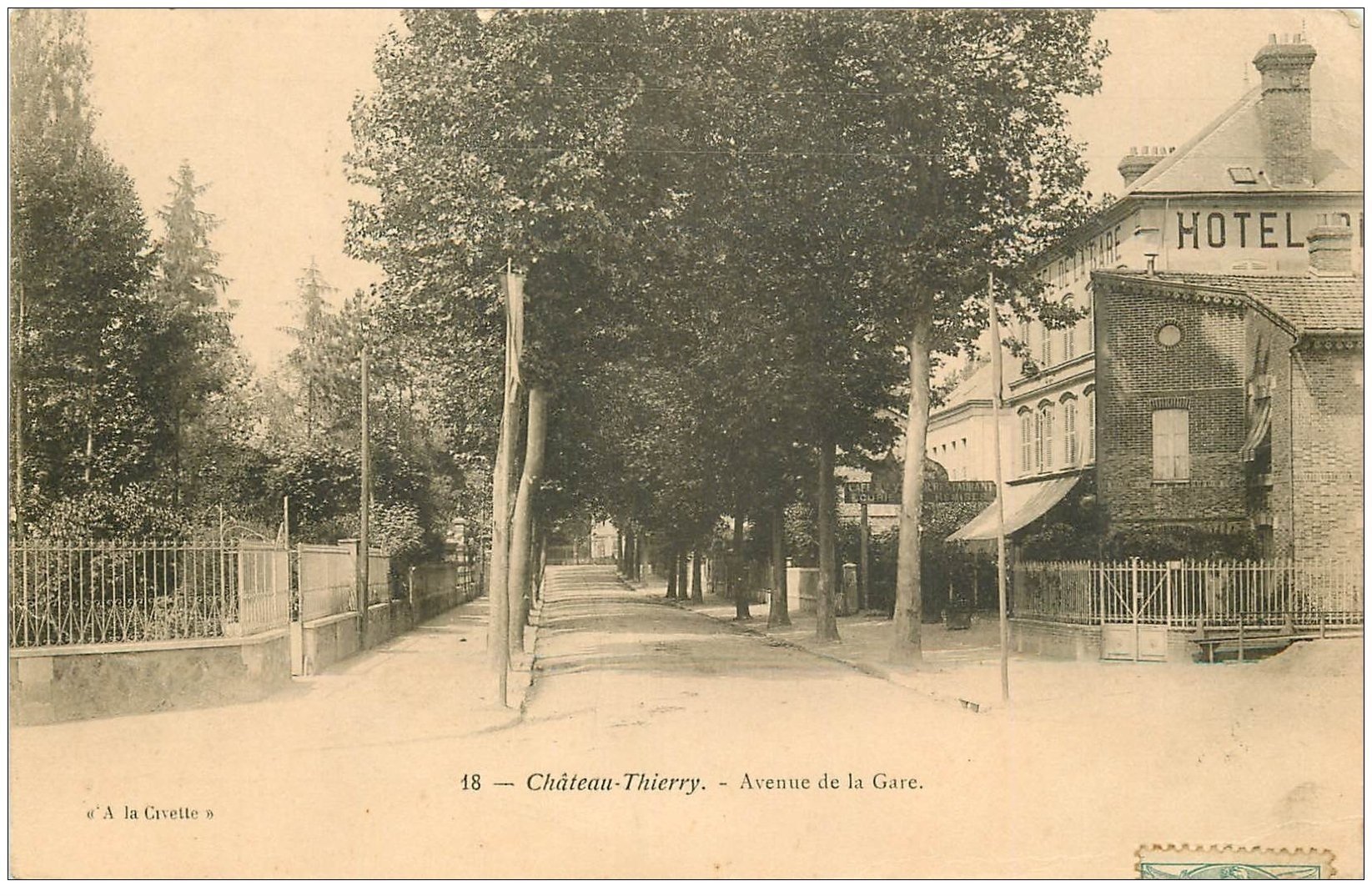 carte postale ancienne 02 CHATEAU-THIERRY. Hôtel Avenue de la Gare 1905