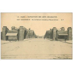 carte postale ancienne PARIS EXPOSITION DES ARTS DECORATIFS 1925. Pont Alexandre III rue des Boutiques