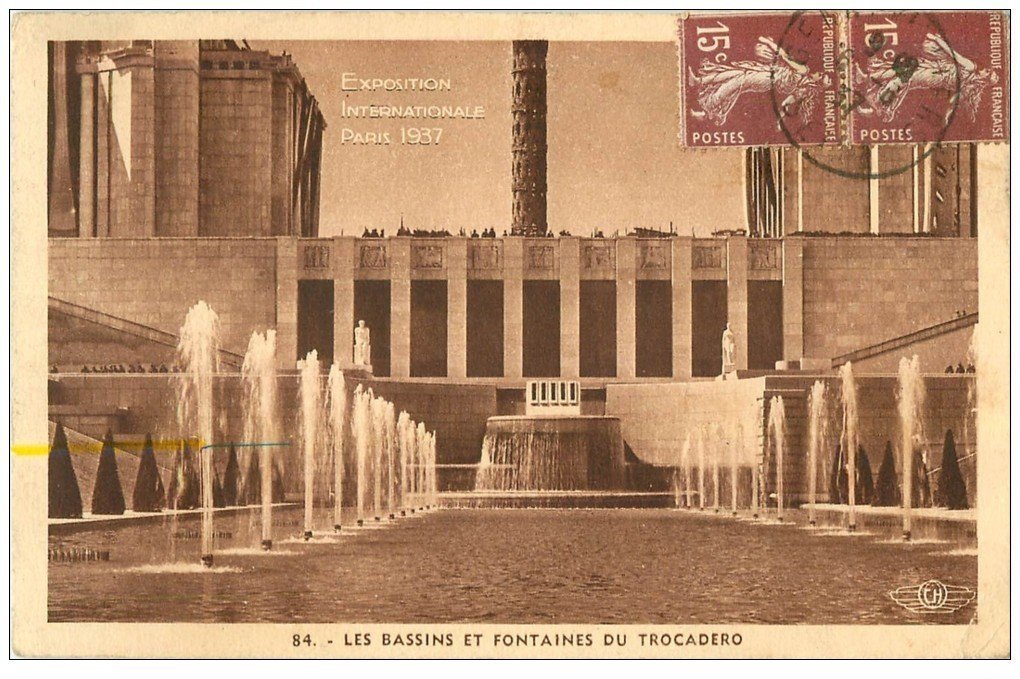 carte postale ancienne PARIS EXPOSITION INTERNATIONALE 1937. Bassins Fontaines Trocadéro