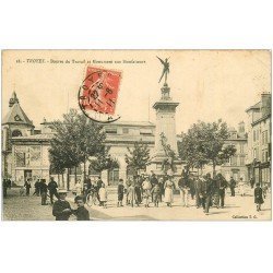 10 TROYES. Bourse du Travail 1911 et Monument aux Bienfaiteurs