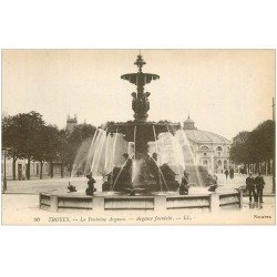 carte postale ancienne 10 TROYES. Fontaine Argence et le Cirque. Selecta n°90