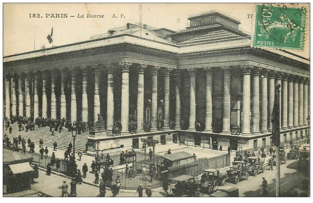 carte postale ancienne PARIS II° La Bourse. Métropolitain et Taxis 1923