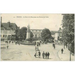 carte postale ancienne 10 TROYES. Gare et Monument des Enfants de l'Aube