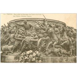 carte postale ancienne 10 TROYES. Haut Relief Monument Enfants de l'Aube par Briden