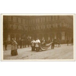 carte postale ancienne PARIS. Funérailles Maréchal Foch 1929. Cardinaux Dubois et Binet