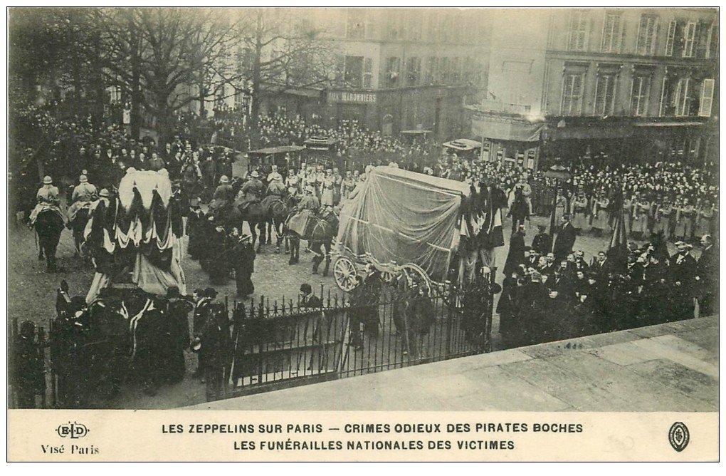 carte postale ancienne PARIS. Les Zeppelins Funérailles Nationales des Victimes. ELD