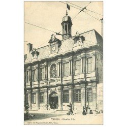 carte postale ancienne 10 TROYES. Hôtel de Ville animé 1909