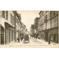 carte postale ancienne 10 TROYES. Hôtel des Courriers Rue Hôtel de Ville