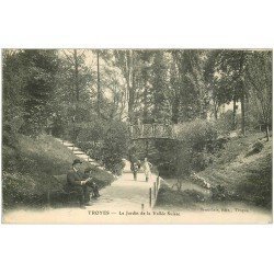 carte postale ancienne 10 TROYES. Jardin de la Vallée Suisse