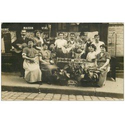 Superbe Carte Photo PARIS 09. Café Vial 36 Rue Milton. Fleurs et Champagne pour la Saint-Séraphin 1910 musiciens