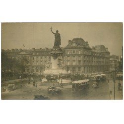 PARIS 10. Autobus à Plateforme arrière Place de la République. Derrière la Caserne