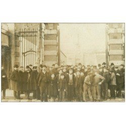 Superbe Carte Photo PARIS 10. Sortie d'Usine face au Restaurant Goubert 29 Boulevard de la Villette