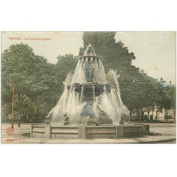 carte postale ancienne 10 TROYES. La Fontaine Argence 1904