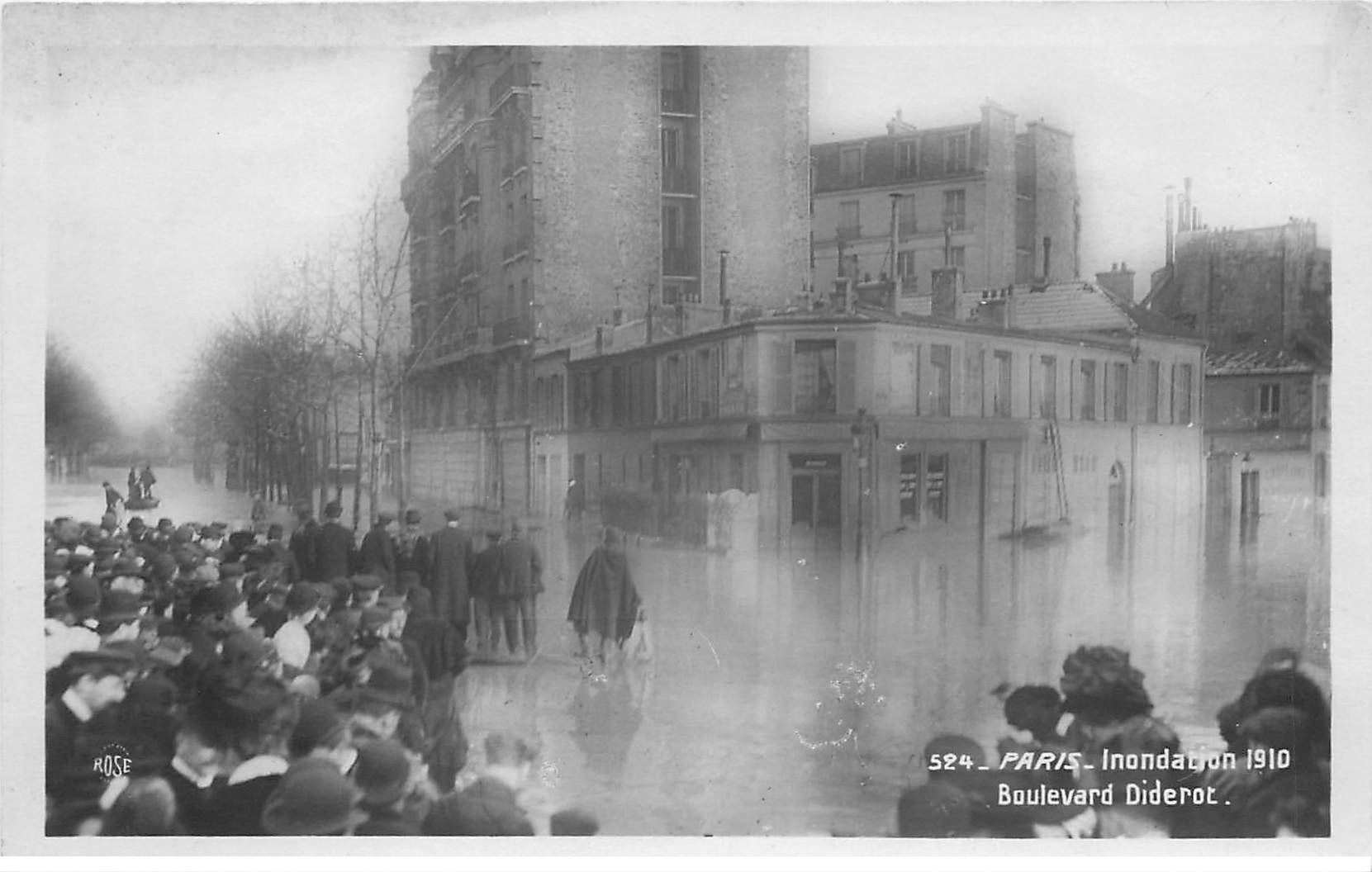 carte postale ancienne INONDATION DE PARIS 1910. Boulevard Diderot et rue de Châlon