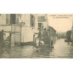carte postale ancienne INONDATION DE PARIS 1910. Attelage Rue Félicien David
