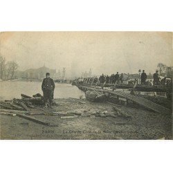 INONDATION DE PARIS 1910. Pont sur chevalets Esplanade des Invalides