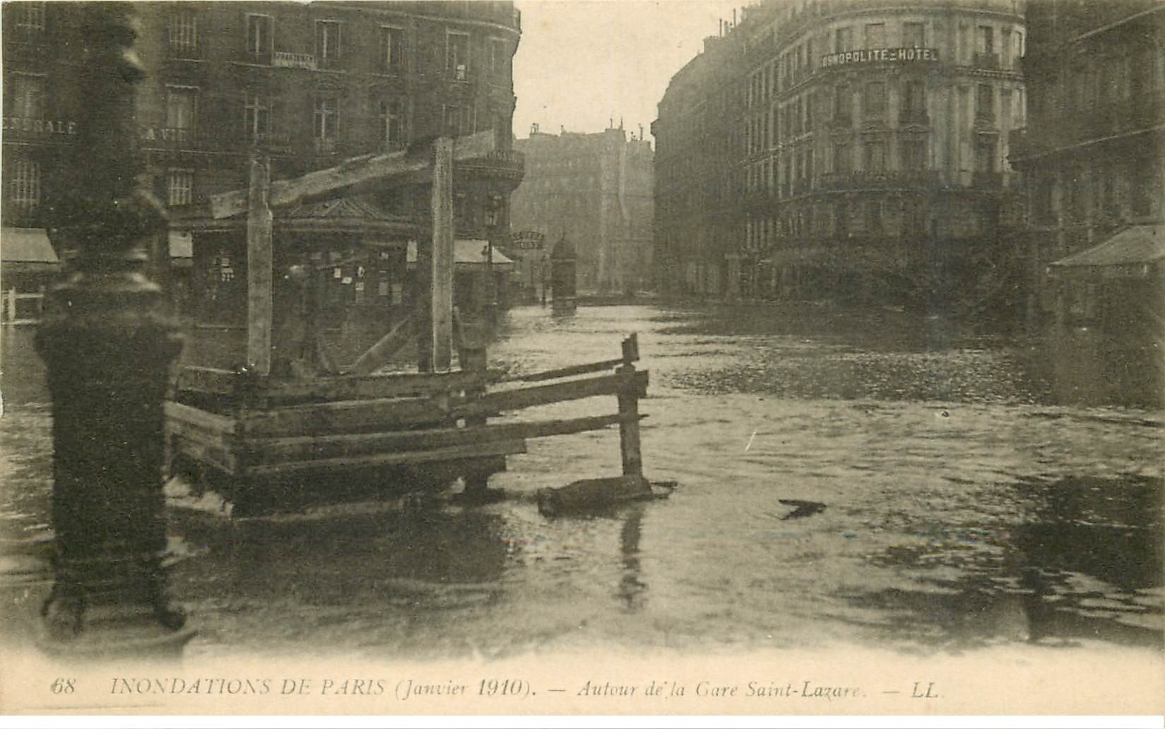 carte postale ancienne INONDATION DE PARIS 1910. Autour Gare Saint-Lazare