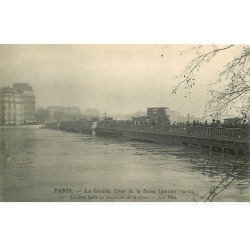 INONDATION ET CRUE DE PARIS 1910. Pont Sully animé