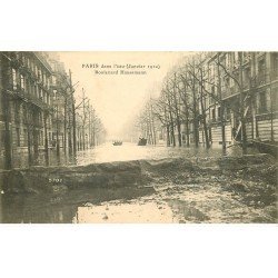 carte postale ancienne INONDATION ET CRUE DE PARIS 1910. Boulevard Haussmann. Timbrée