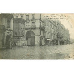 carte postale ancienne INONDATION ET CRUE DE PARIS 1910. Rue Saint-Dominique Fontaine Neptune