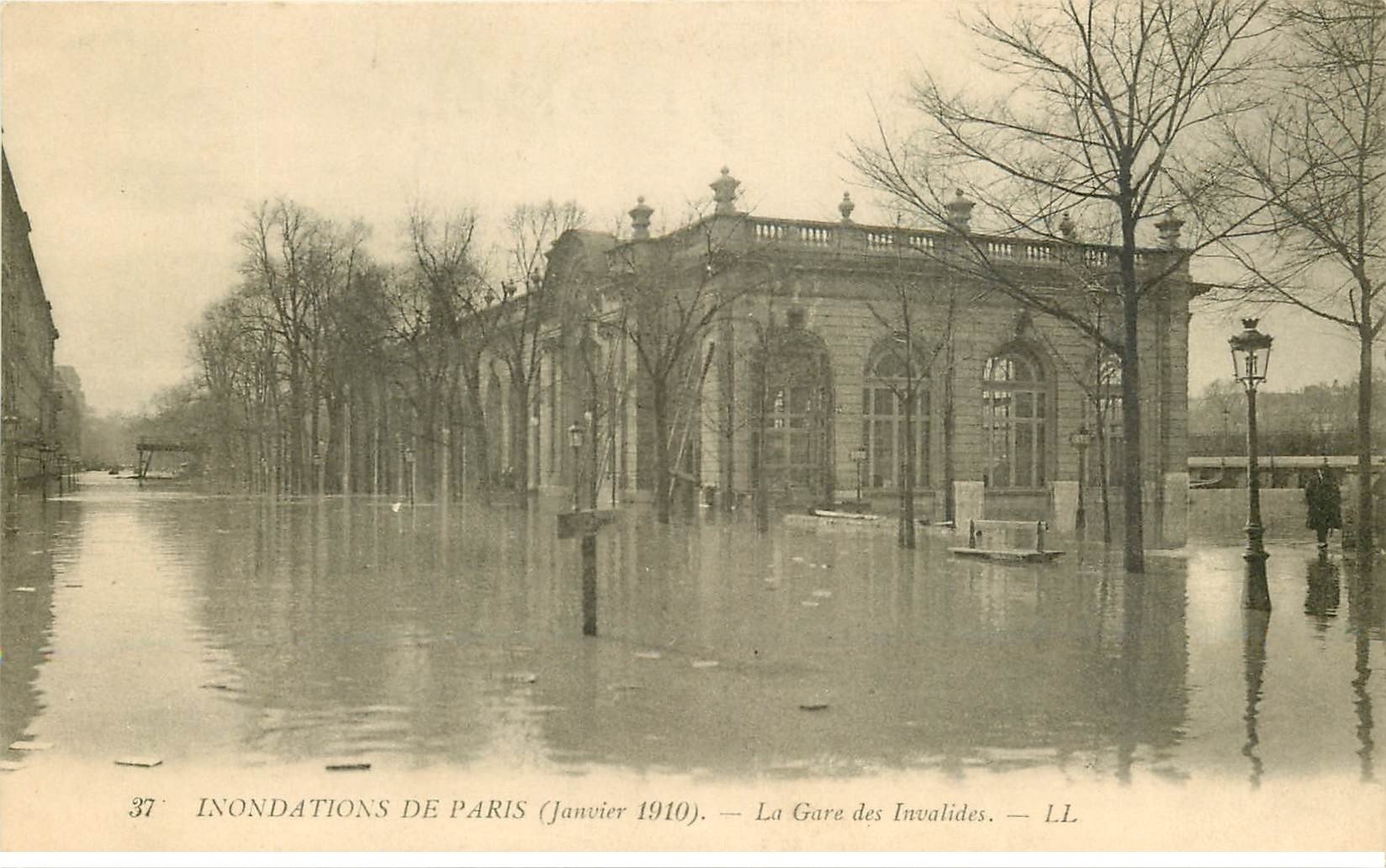 INONDATION ET CRUE DE PARIS 1910. Gare des Invalides