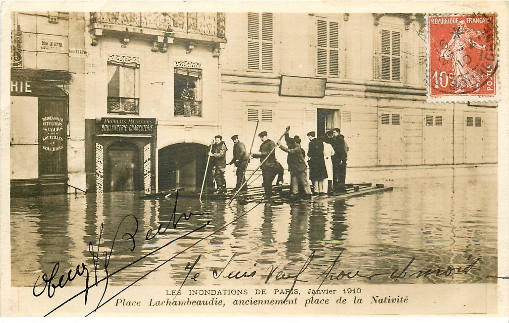 carte postale ancienne INONDATION ET CRUE DE PARIS 1910. Place Lachambeaudie radeau de fortune