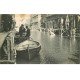 carte postale ancienne INONDATION ET CRUE DE PARIS 1910. Rue Bellechasse passerelles sur chevalets et barques