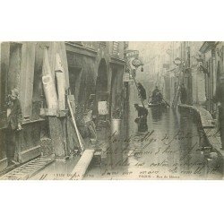 INONDATION ET CRUE DE PARIS 1910. Rue de Bièvre échelles pour accéder aux Hôtels