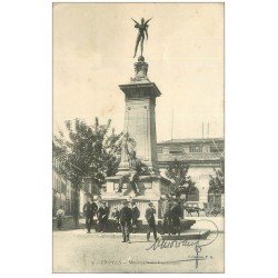 carte postale ancienne 10 TROYES. Monument des Bienfaiteurs 1917 et Bourse du Travail