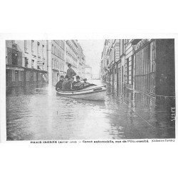 carte postale ancienne INONDATION ET CRUE DE PARIS 1910. Rue Université Canot automobile. Collection Taride