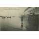 INONDATIONS ET CRUE DE PARIS 1910. Quai de la Gare femme dans l'eau