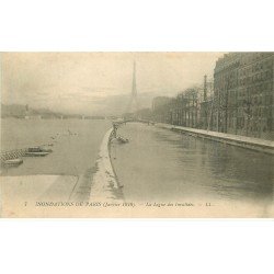 carte postale ancienne INONDATION ET CRUE DE PARIS 1910. La Ligne des Invalides