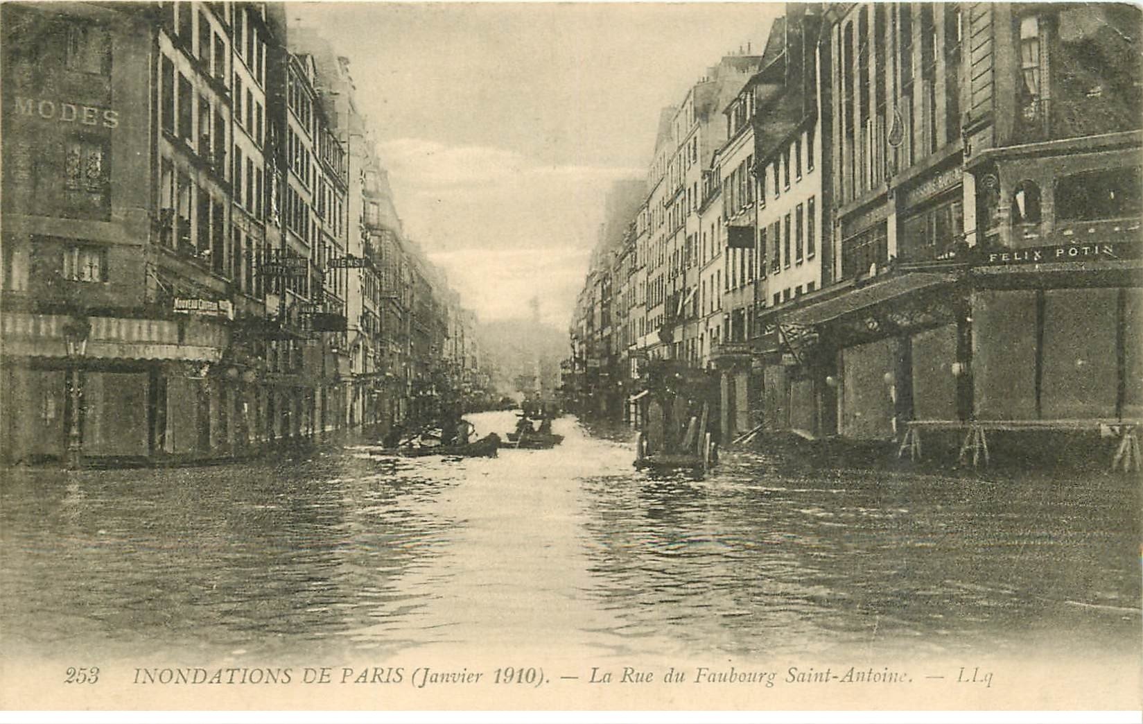 carte postale ancienne INONDATION ET CRUE DE PARIS 1910. Rue Faubourg Saint-Antoine Félix Potin