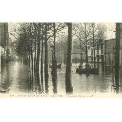 carte postale ancienne INONDATION ET CRUE DE PARIS 1910. Boulevard Diderot près de l'Ecole