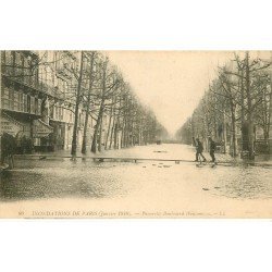 carte postale ancienne INONDATION ET CRUE DE PARIS 1910. Boulevard Haussmann passerelle