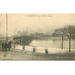 carte postale ancienne Inondation et Crue de 1910. LE PECQ 78. Le Pont