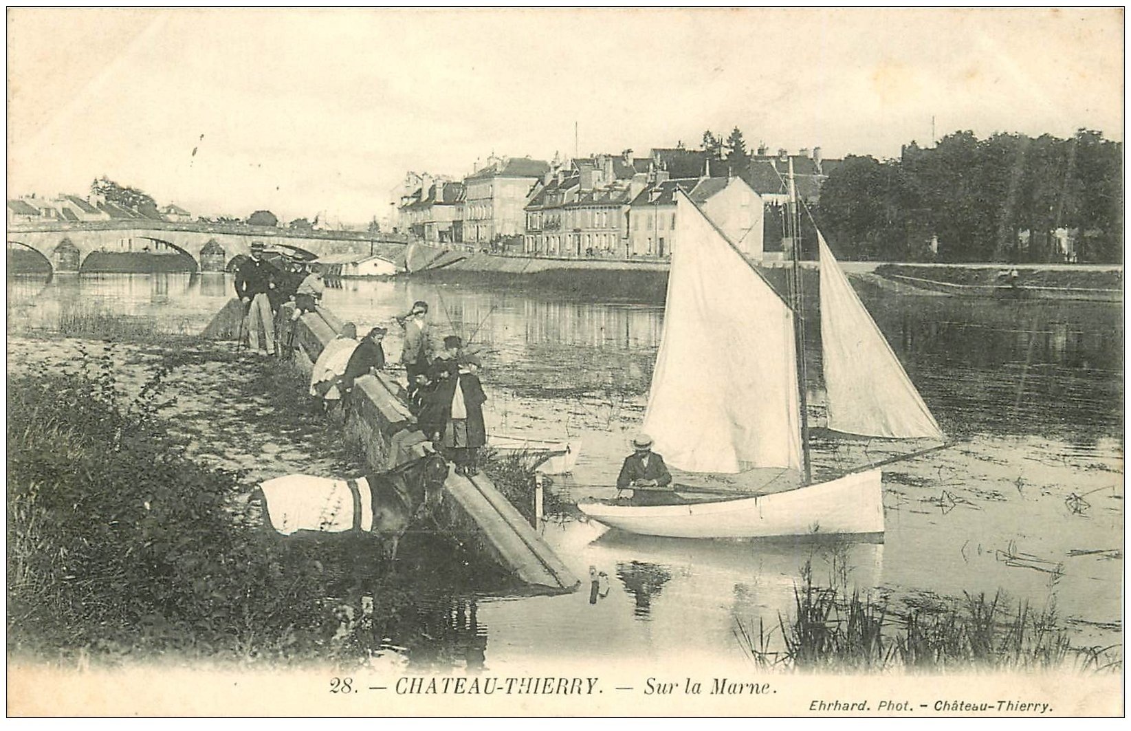 carte postale ancienne 02 CHATEAU-THIERRY. Pêcheurs et petit voilier sur la Marne 1904 avec Cheval