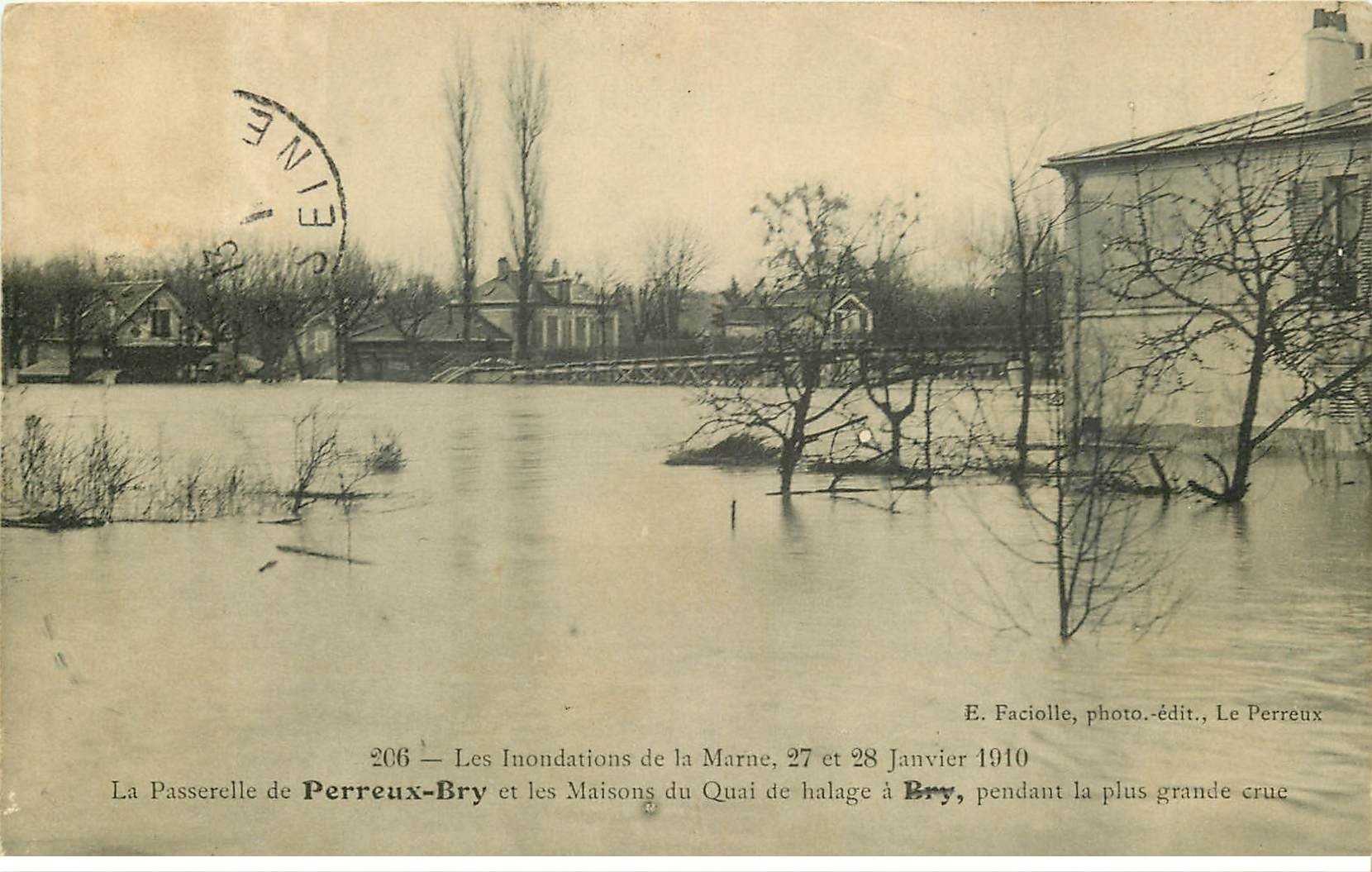 carte postale ancienne Inondation et Crue de 1910. LE PERREUX BRY 94. Quai de halage. Timbre manquant