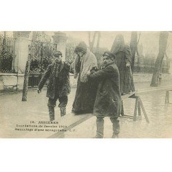 Inondations et Crue de 1910. ASNIERES 92. Sauvetage d'une Sexagenaire