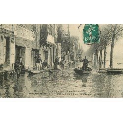 carte postale ancienne Inondation et Crue de 1910. ASNIERES 92. Le Quai avec Garage de canots...